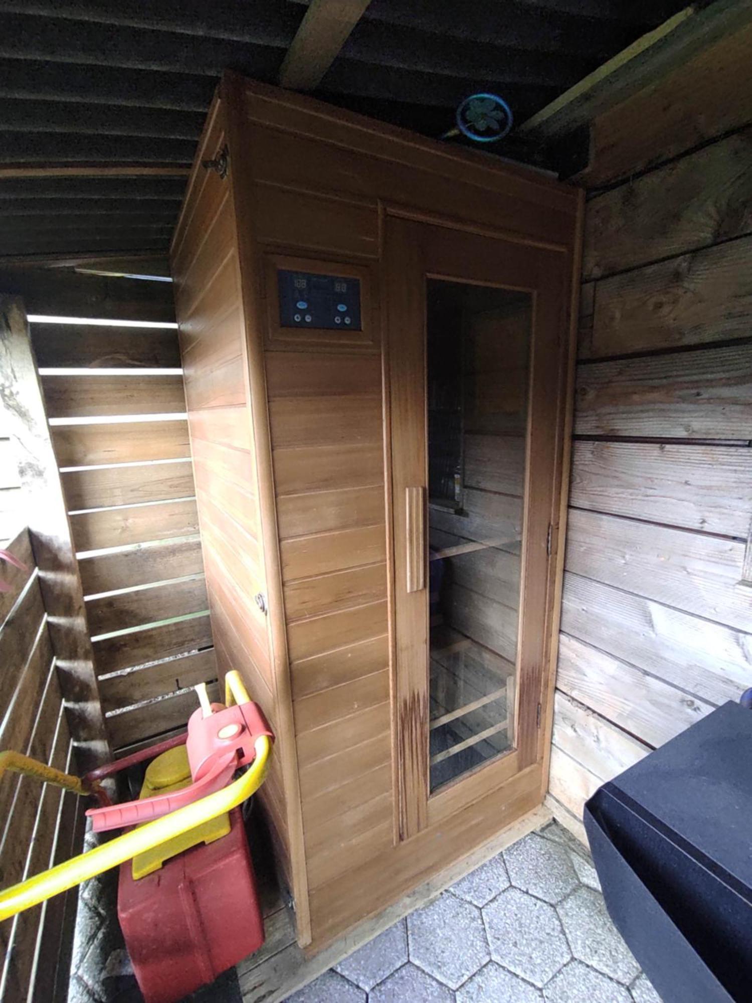 "Tempat Senang" Chalet On The Beautiful Veluwe With Airco Sauna Bbq Jacuzzi Beamer And Dog Putten Esterno foto